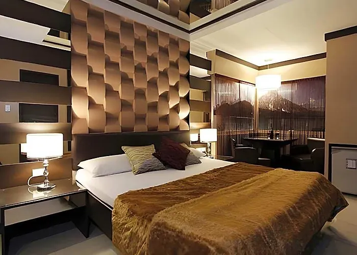 Hotel Victoria Court Hillcrest - Pasig